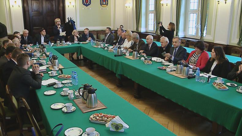 Samorządy o likwidacji gimnazjów i problemach z Trasą Kaszubską