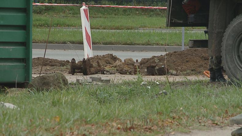 Szczątki, amunicję i niemiecki hełm znaleziono w wykopie