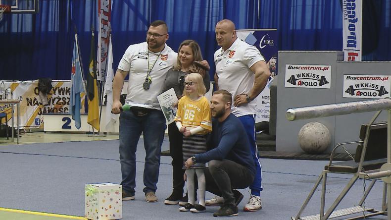 Strongmani zmierzyli się w Rumi i pomogli Zosi