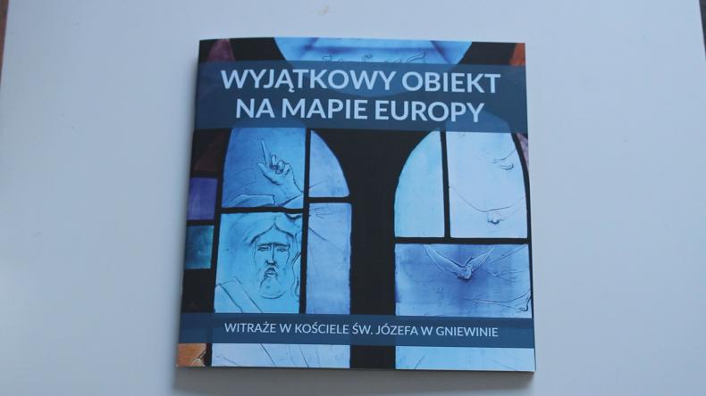 Piękno witraży z Gniewina w książce Majkowskich