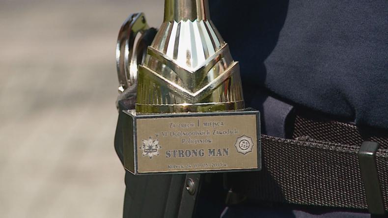Najsilniejszy policjant w Polsce patroluje Szemud