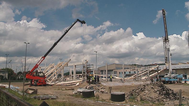 Runęło zadaszenie przy ZS nr 3