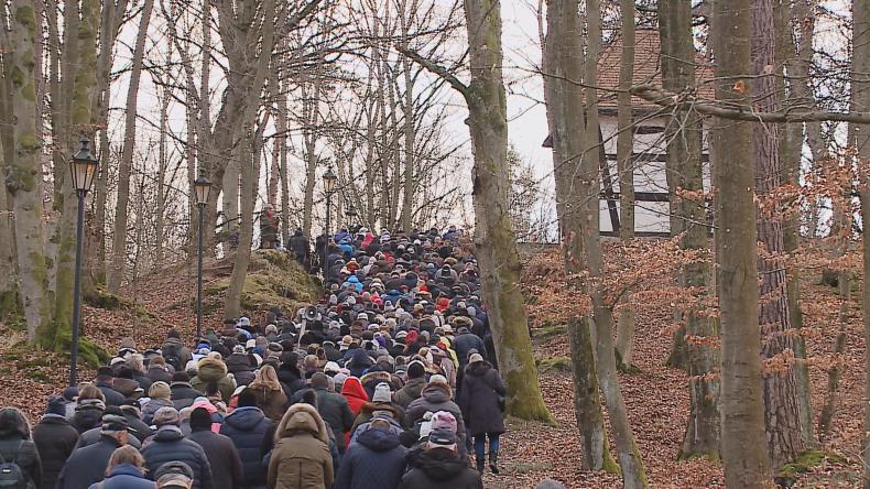 Wierni przeszli Drogę Krzyżową na wejherowskiej kalwarii