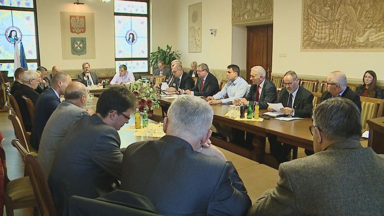 Kolejna nadzwyczajna w ratuszu. Tym razem przez błąd urzędnika