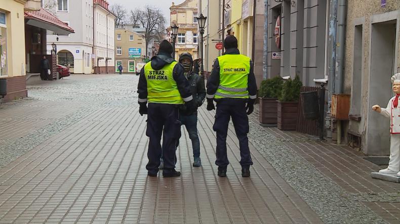 Służby sprawdzają czy stosujemy się do obostrzeń