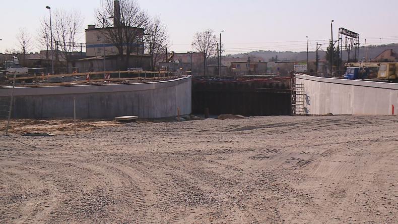 Tunel na kwiatowej z dziewięciomiesięcznym opóźnieniem
