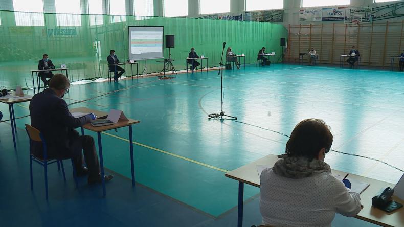 Ustawy związane z pandemią i budżet na sesji w Luzinie