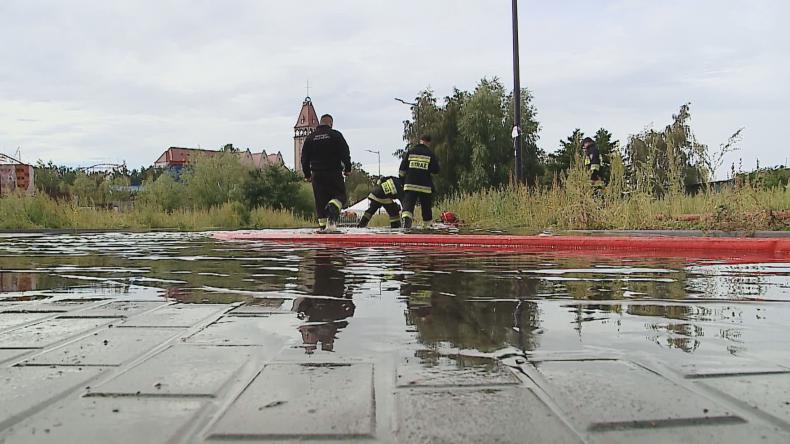 Ulewa zamieniła ulice w rwący potok