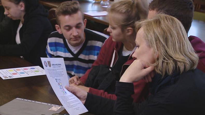 Sanepid wyciąga młodzież na ulicę