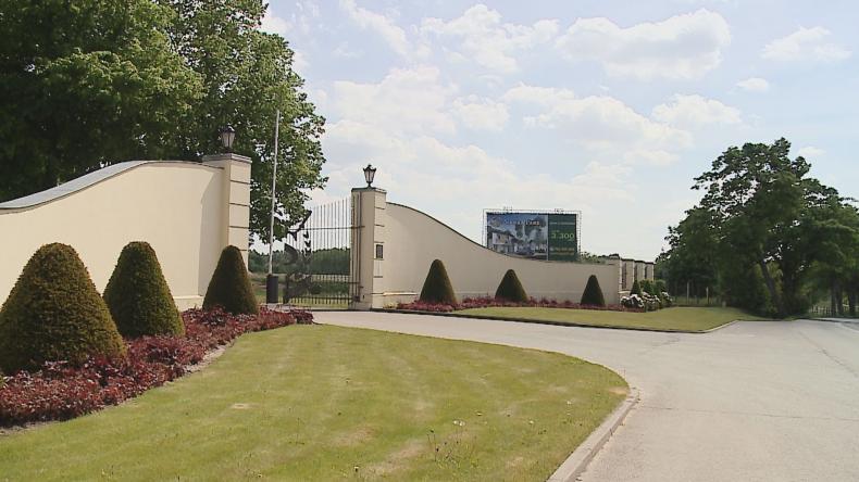 Zamieszkaj na polu golfowym