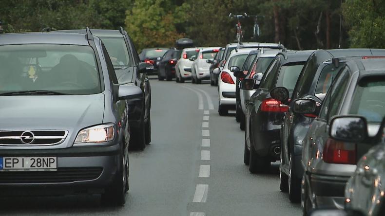 Drogi pełne turystów uciekających znad morza. Przez złą pogodę?