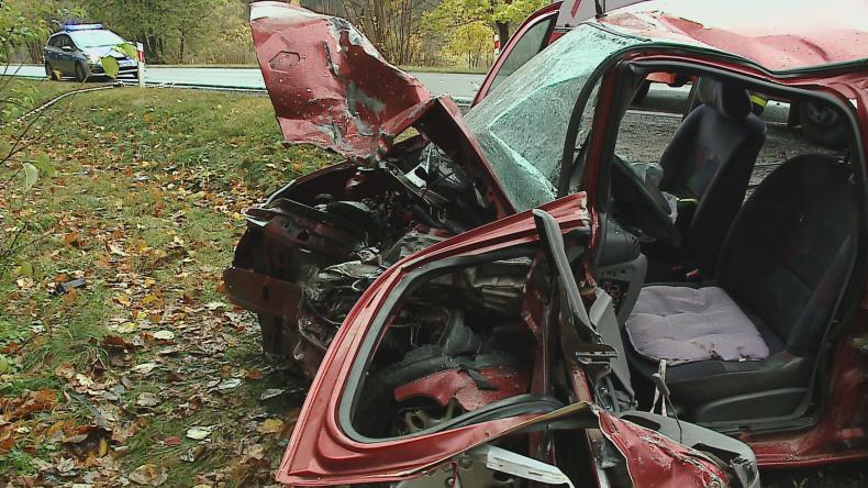 Czołowe zderzenie na krajowej szóstce, jedna osoba ranna