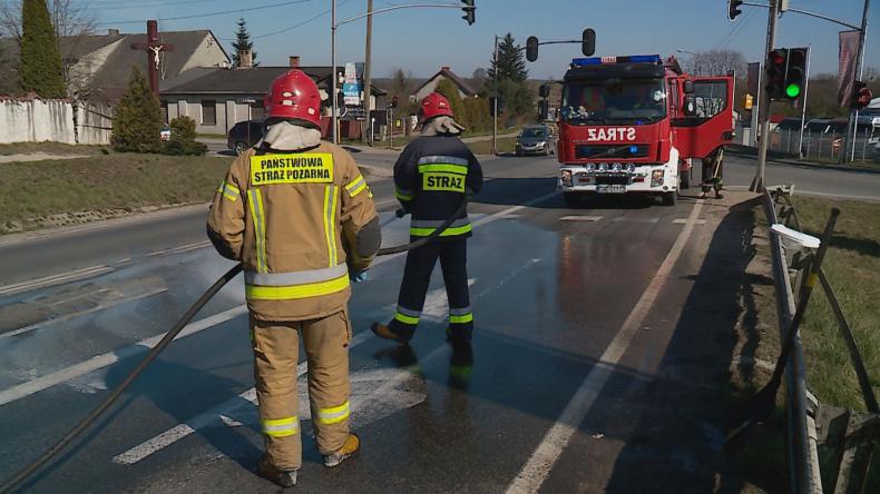 Utrudnienia na DK6 przez pozostałości po rybach