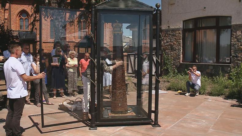 Latarnia morska z bursztynu „rozświetla” Hel