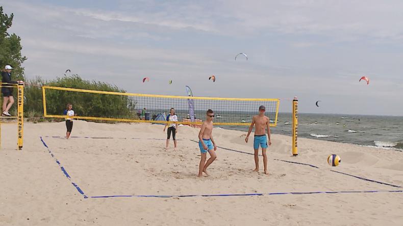 Aktywne plażowanie w Rewie