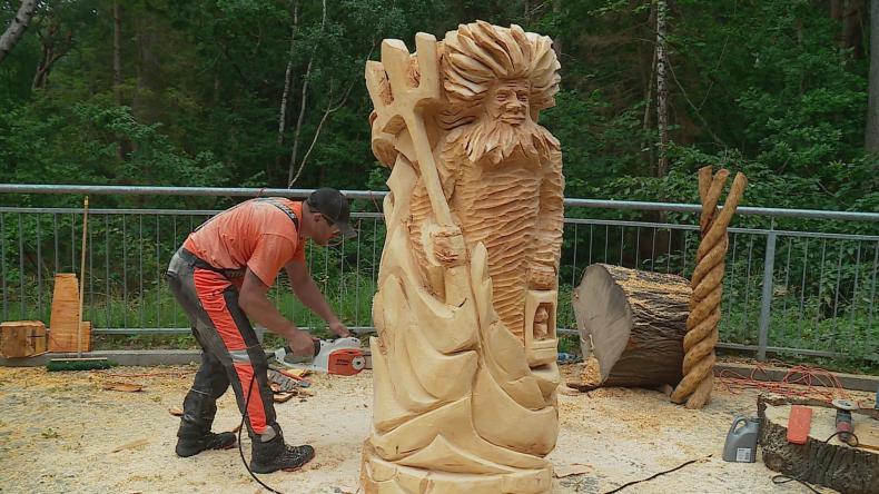 Dębki goszczą rzeźbiarzy