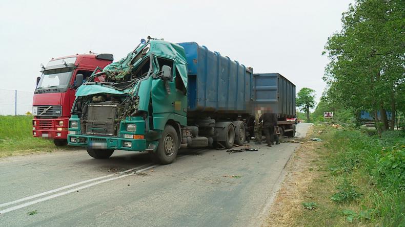 Drzewo zwaliło się na ciężarówkę w Żarnowcu