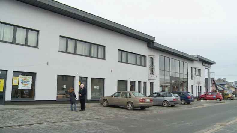 Dzielnicowy na dyżurze w bibliotece