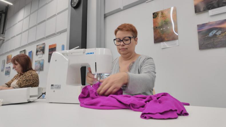 Uszyli ponad 50 legowisk dla psów i kotów