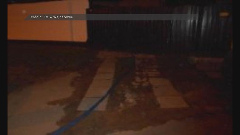 Wciąż bezkarnie wylewa szambo do rowu