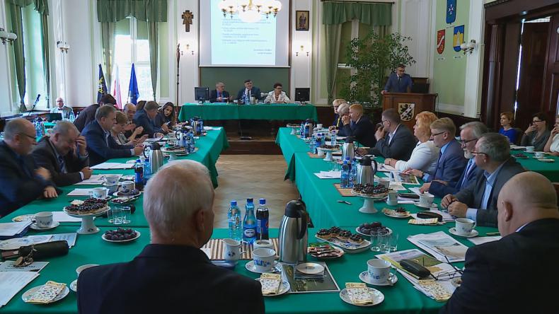 Sesja Rady Powiatu: plany drogowe i medale dla zasłużonych