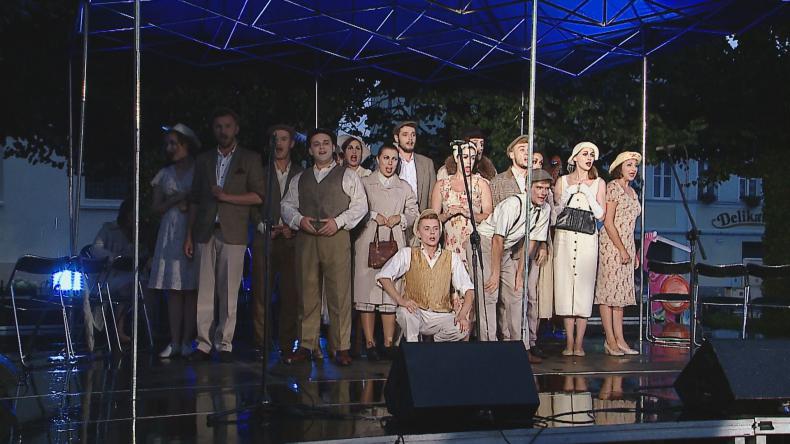 Wodewil Warszawski w strugach deszczu