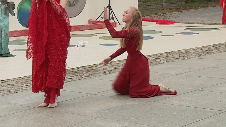 Plenerowa próba tańca w miejskiej przestrzeni