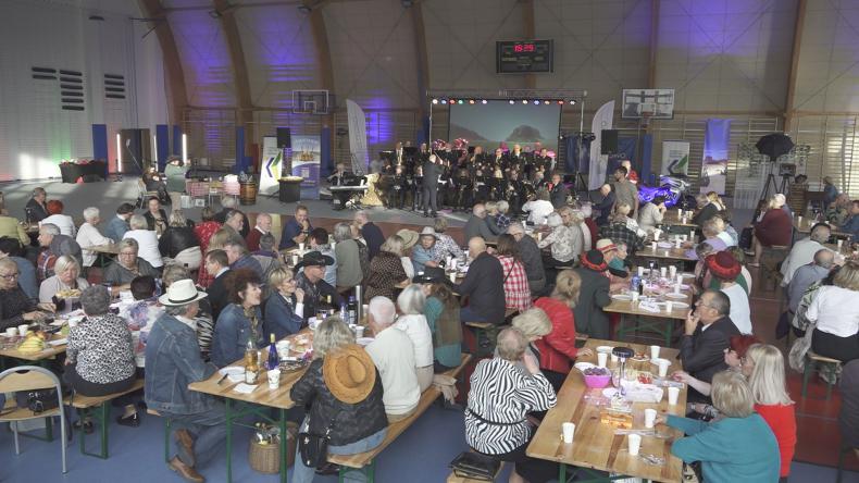 Seniorzy bawili się w stylu country