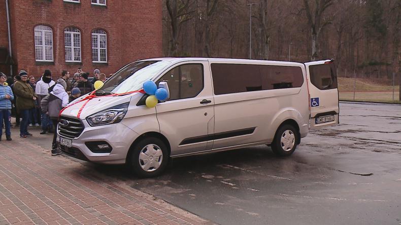 Nowe auto pomoże w przewozie niepełnosprawnych dzieci