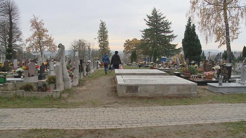 Wyścig po miejsce na cmentarzu w Luzinie