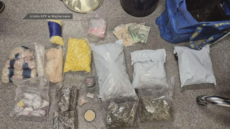 Policjanci zabezpieczyli prawie 4 kilogramy narkotyków