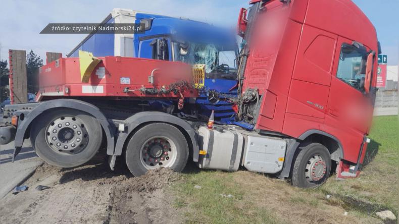 Kolizja dwóch ciężarówek