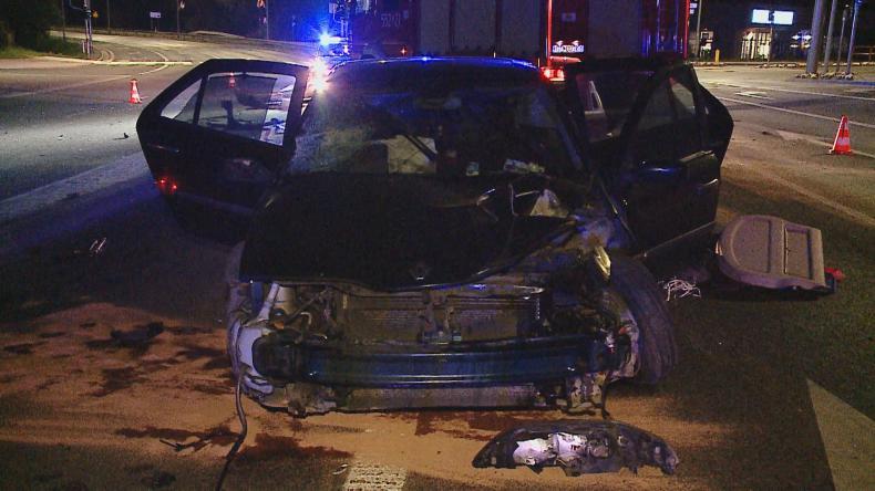 Uderzył w słup i uciekł, szuka go policja