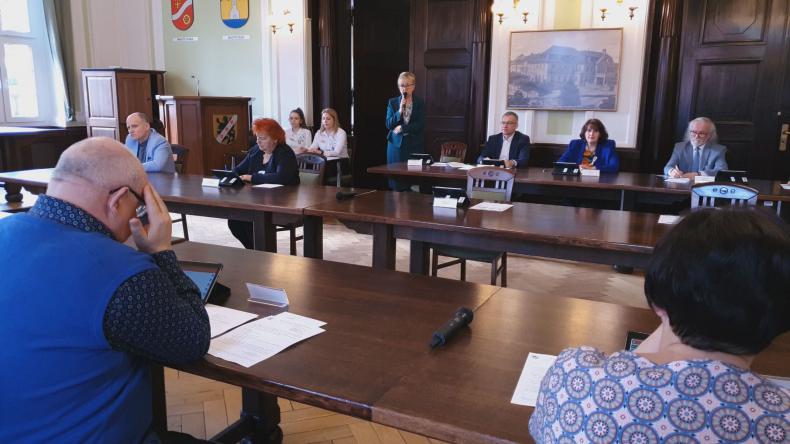 Środki na pobyt uchodźców w powiatowym budżecie