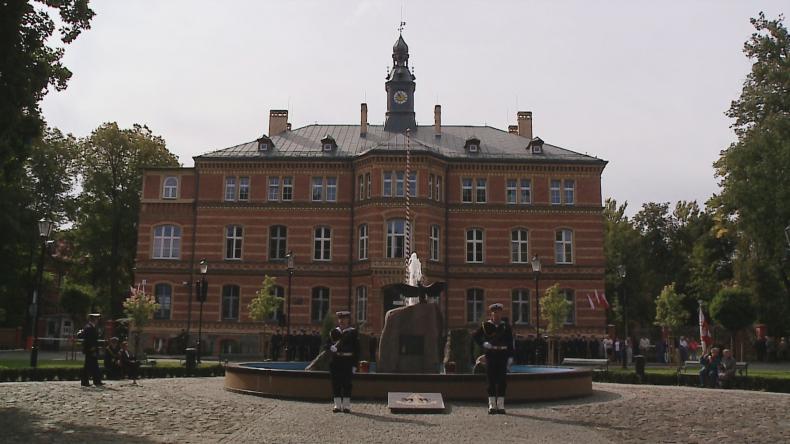 Wejherowo: złożenie kwiatów na starym cmentarzu