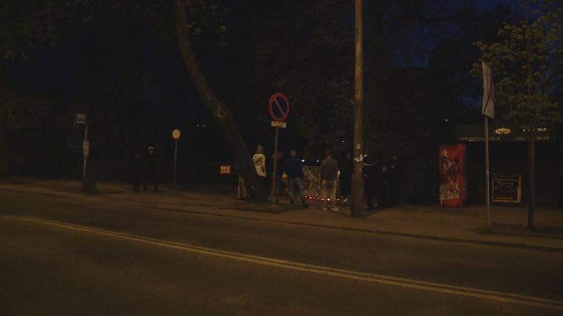 Kibice z manifestem pod komendą policji