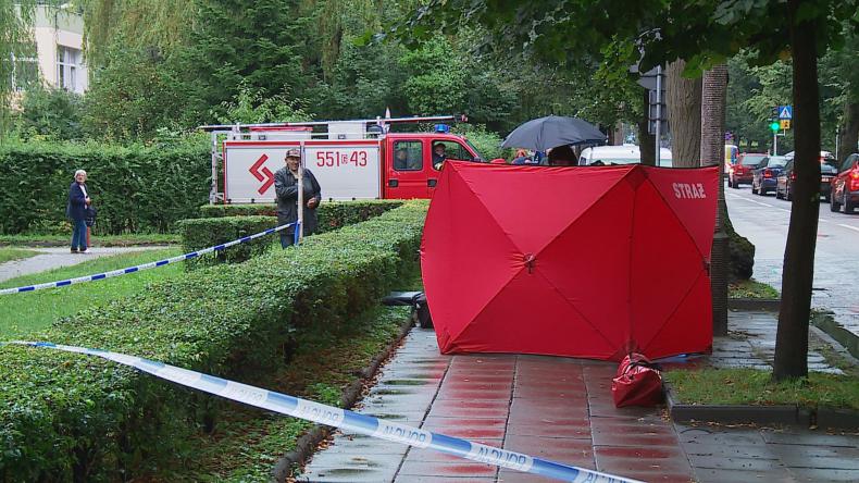 Zwłoki na chodniku – sekcja wyjaśni przyczynę śmierci