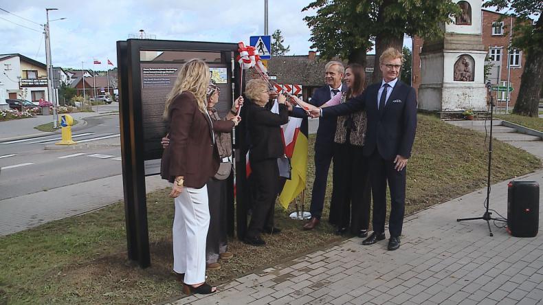 Pamiątkowa tablica odsłonięta w Luzinie