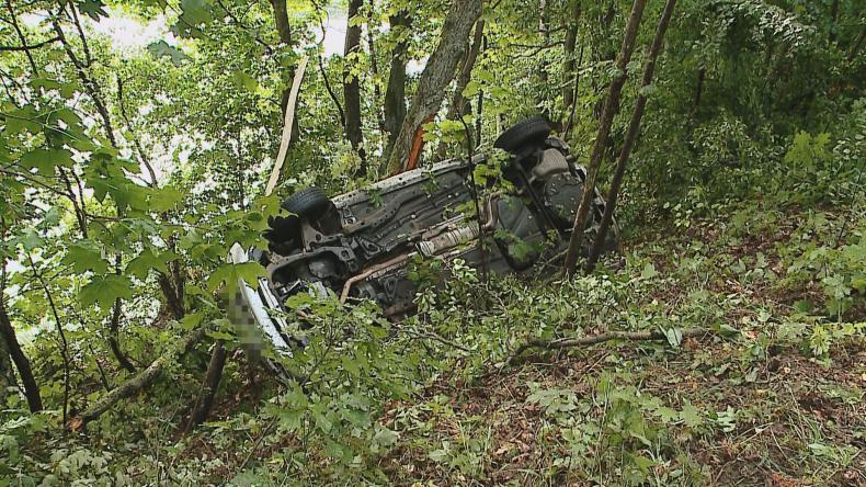 Dachowanie centymetry od jeziora