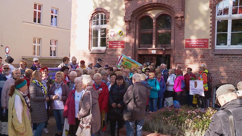Seniorzy ruszyli w drogę „Śladami Stolemów”